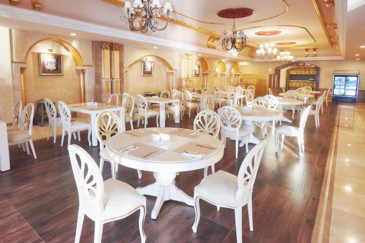 How to Choose the Best Catering Furniture Manufacturer in India for Your Event Business