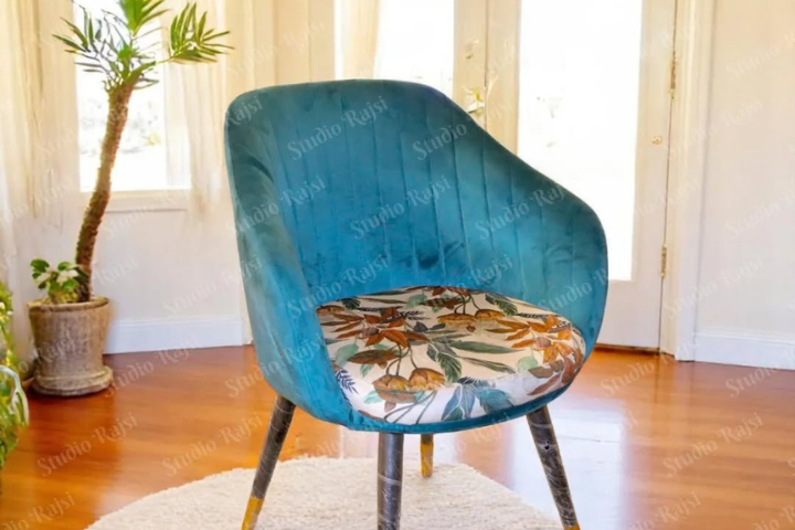 Modern vs Classic Café Furniture: What Works Best in Delhi?